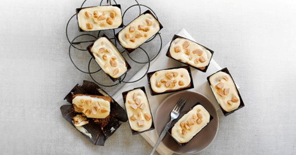 Butterscotch bars with toffee cream