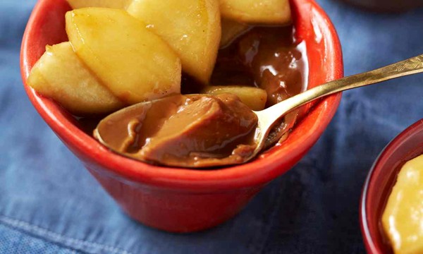 Butterscotch cream with caramelised apples 