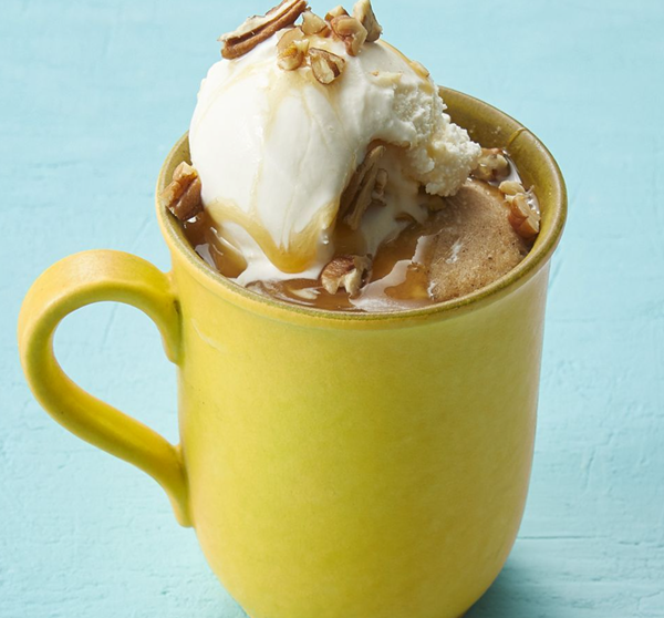 Butterscotch-pecan mug cake