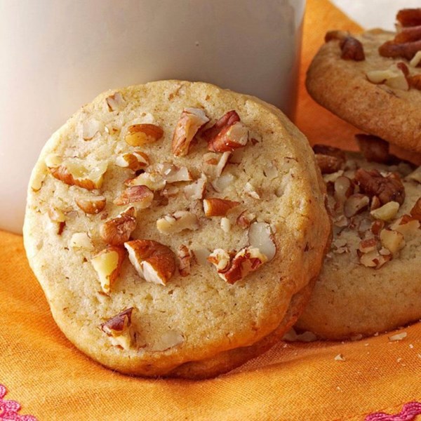 Butterscotch pecan slices