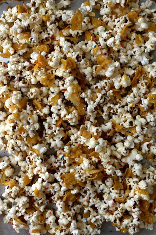 Buttery & salty marshmallow popcorn crunch