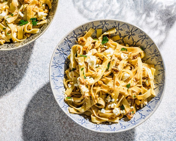 Buttery fettuccine with feta and walnuts