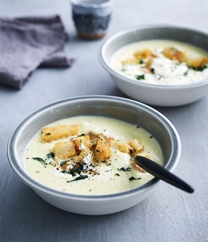 Buttery leek soup with croûtons