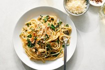 Buttery lemon pasta with almonds and arugula