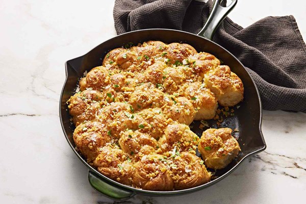 Buttery pull-apart garlic knots