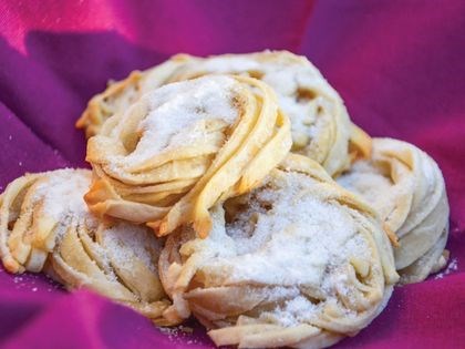 Buttery semolina nests (Bsees)