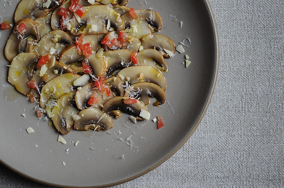 Button mushroom salad