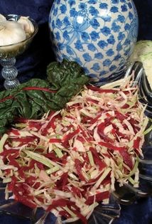 Cabbage and beet salad (Salata malfoof ma shamandar)