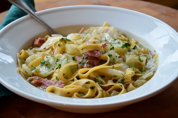 Cabbage and egg noodles with pork