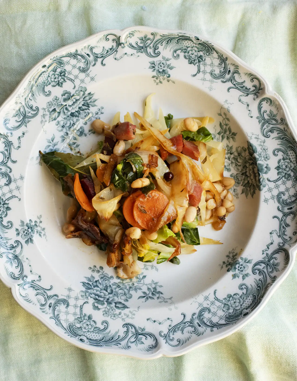 Cabbage, haricot beans and speck