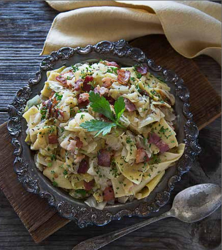 Cabbage, noodles and bacon (Krautflecken mit speck)