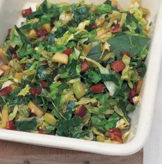 Cabbage with bacon, apples and cider