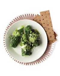 Cabbage with parsley cream