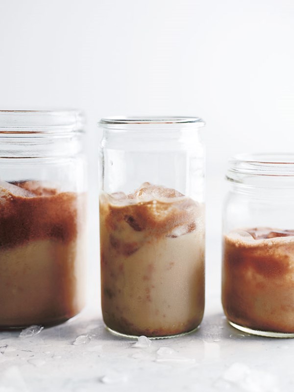 Cacao, date and dandelion tea smoothie