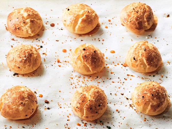 Cacio e pepe cheese puffs