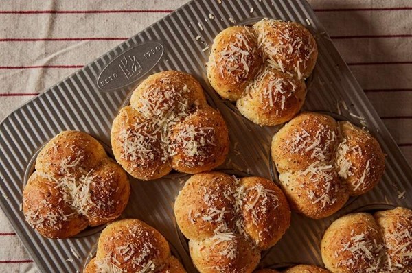 Cacio e pepe clover rolls 