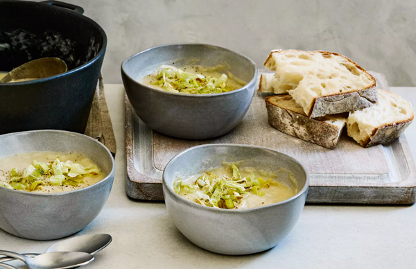 Cacio e pepe leek & potato soup