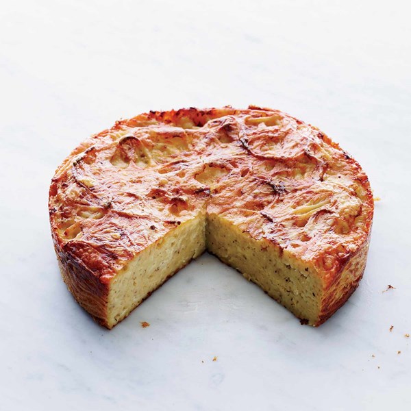 Cacio e pepe pasta pie