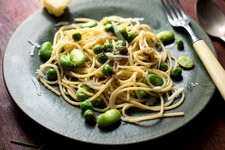 Cacio e pepe with peas and favas 