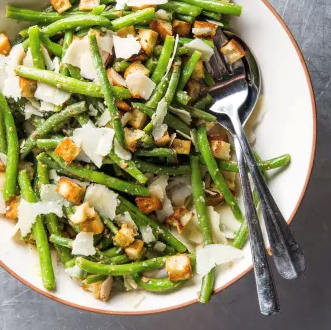 Caesar green bean salad