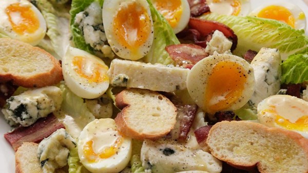 Caesar salad with blue cheese and bacon
