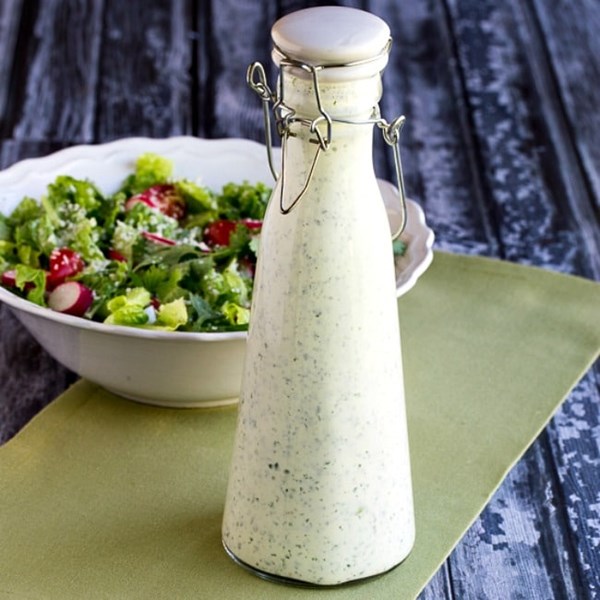 Cafe Rio style creamy tomatillo salad dressing