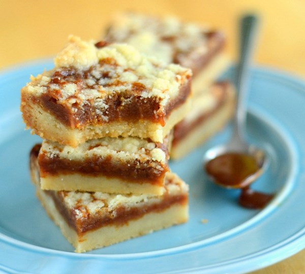 Cajeta shortbread crumb bars