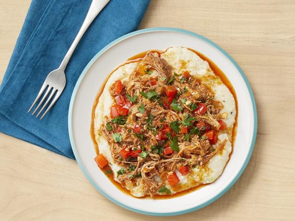 Cajun pulled pork with grits 