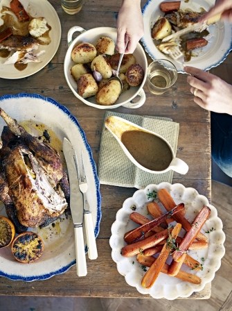 Cajun roast chicken, veg & spicy gravy