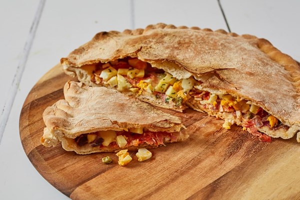 Calabrian stuffed pitta (Pitta china Calabrese)
