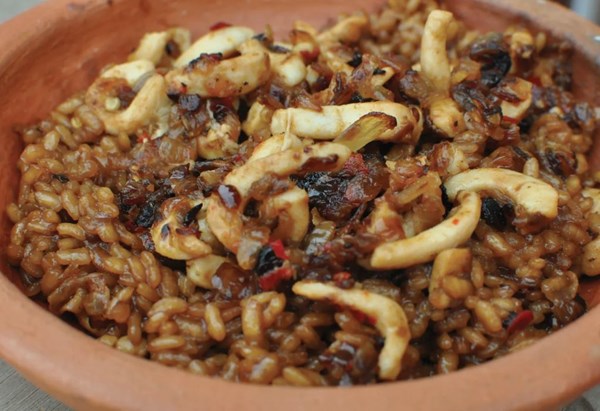 Calamari and rice (Hbari w ruz)
