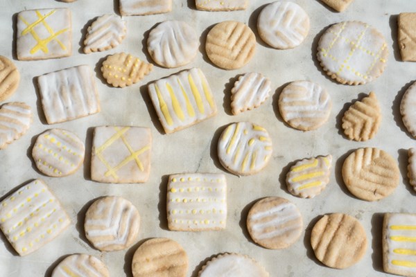 Calendula shortbread with saffron stripes