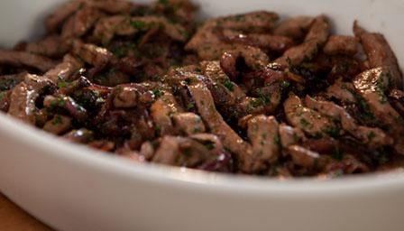Calf's liver with sweet and sour onions