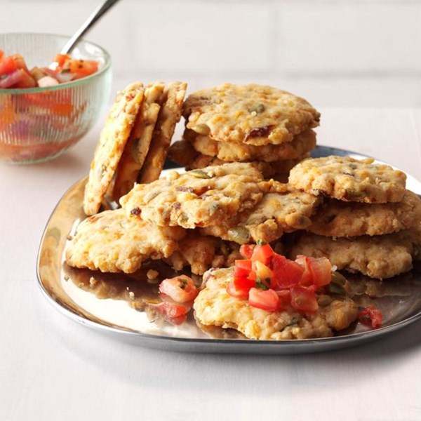 Caliente Christmas cheese crisps