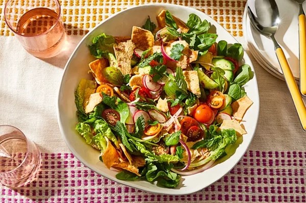California fattoush salad (Salatet fattoush)