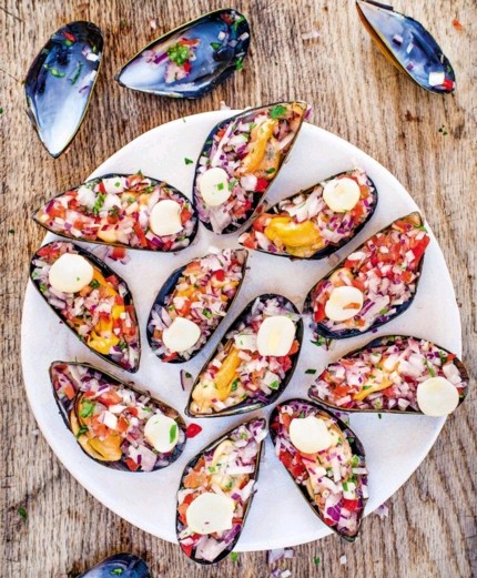 Callao mussels (Choros a la Chalaca)