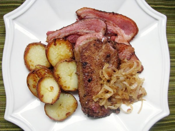 Calves liver with onions, bacon and potatoes