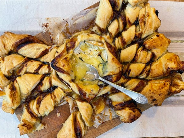 Camembert puff pastry twist wreath