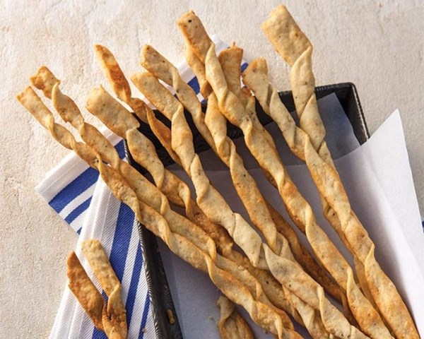Camembert straws