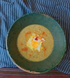 Camomile flower, egg + onion soup (Tataq-e babuneh-ye Kermani)