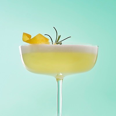 Camomile gin sour