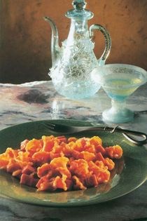 Campanelle and ham in a cheesy pink sauce (Campanelle e prosciutto cotto in salsa rosa)