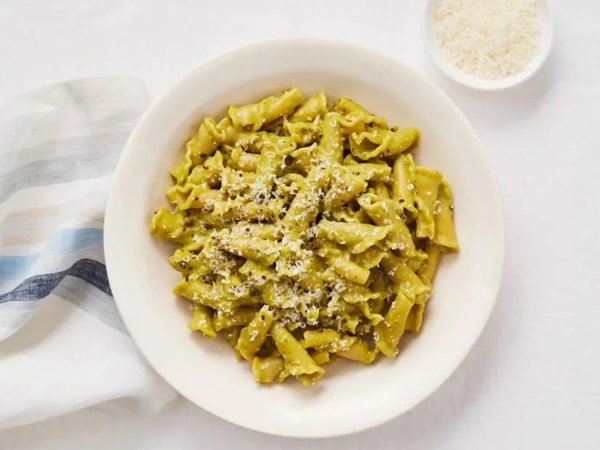 Campanelle with lemon zucchini sauce 