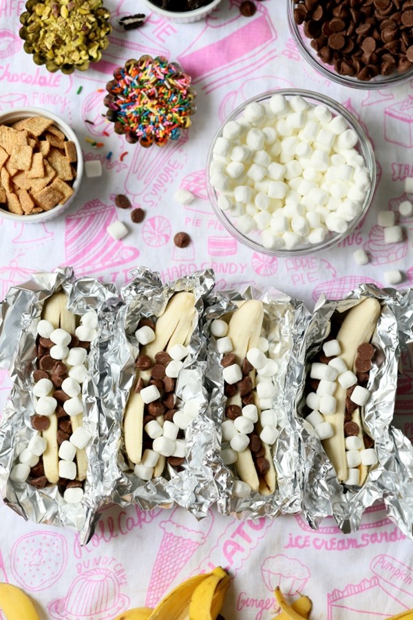 Campfire baked bananas at home