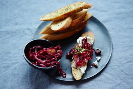 Canapés 2: bruschette with goats' cheese, red onion and beetroot topping