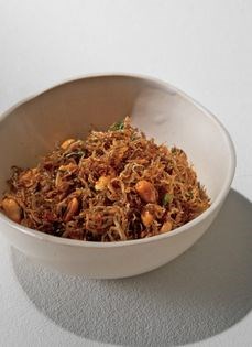 Candied anchovies with peanuts (Myulchi bokkeum)