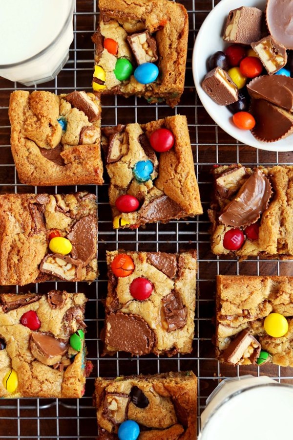Candy bar blondies