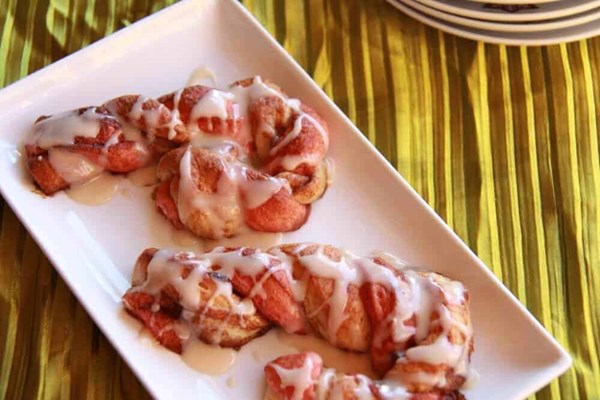Candy cane cinnamon rolls