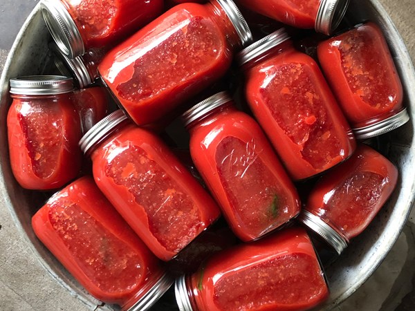 Canned tomato passata