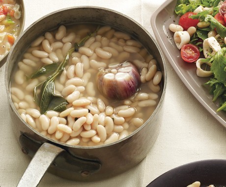 Cannellini beans with garlic and sage
